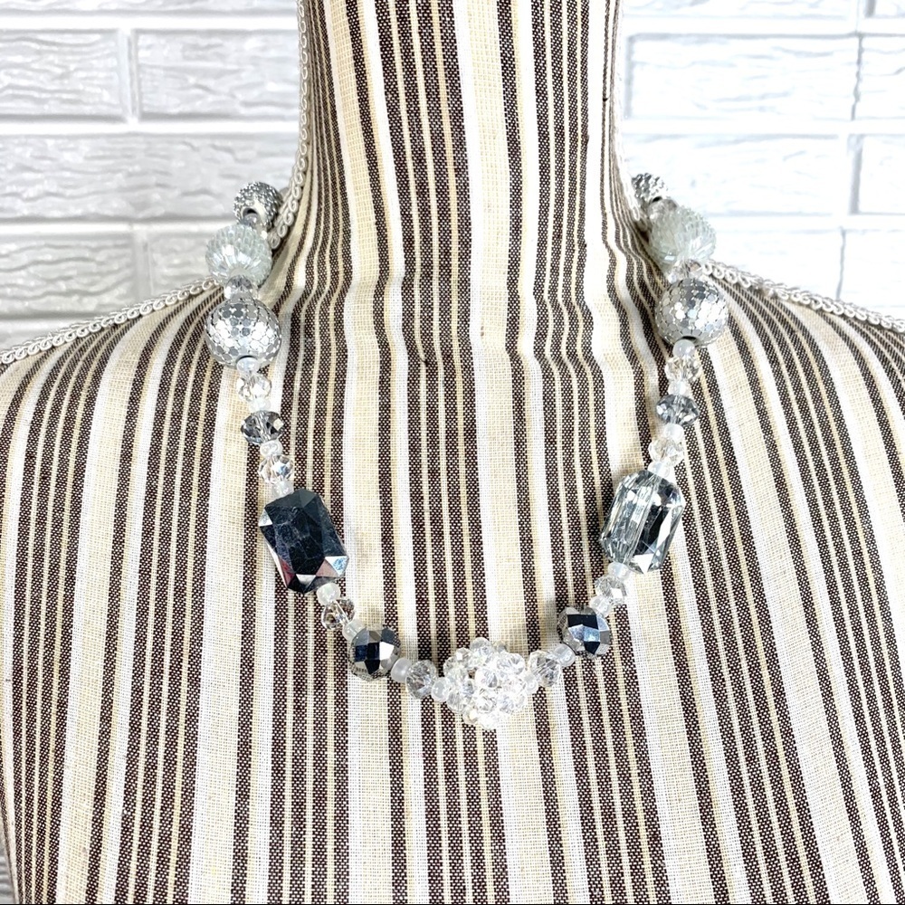 Chunky White Clear & Silver Beaded Necklace - Picture 1 of 5